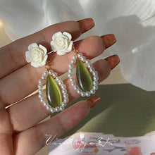 Load image into Gallery viewer, Green earrings
